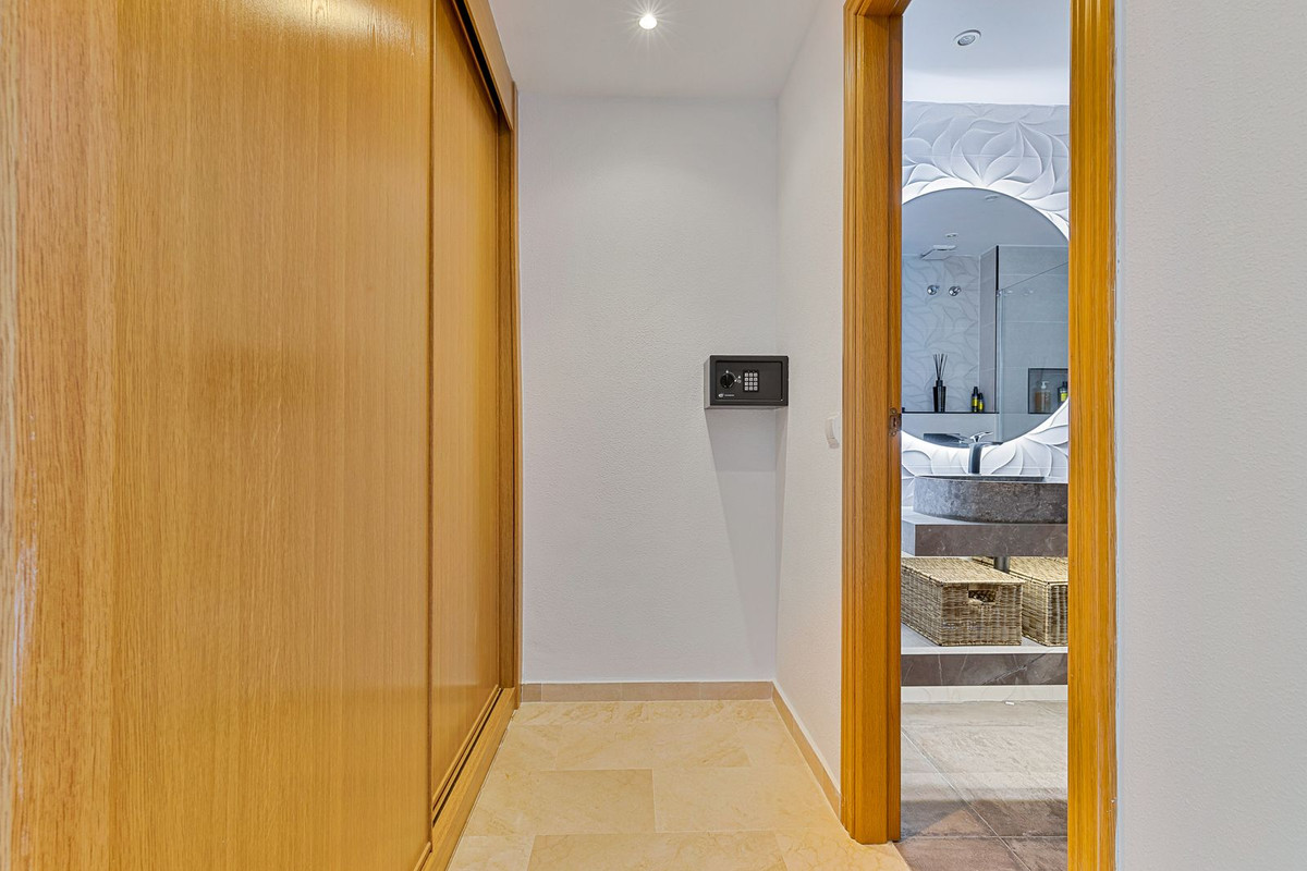 Se vende Apartamento Planta Media de 3 dormitorios en Costa Del Sol, Málaga, España