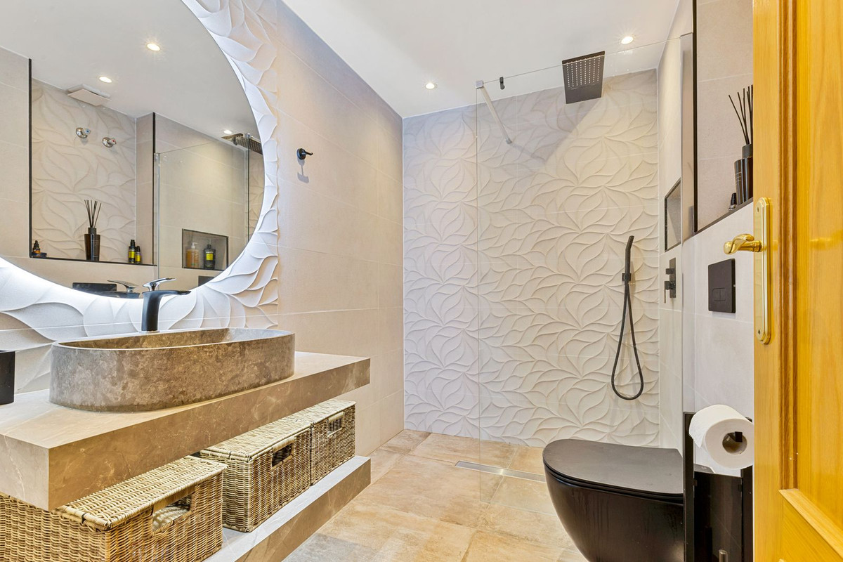 Se vende Apartamento Planta Media de 3 dormitorios en Costa Del Sol, Málaga, España