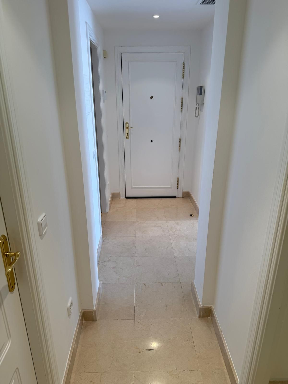 2 Bed Apartment for sale in Benahavís Costa Del Sol, Málaga, Spain