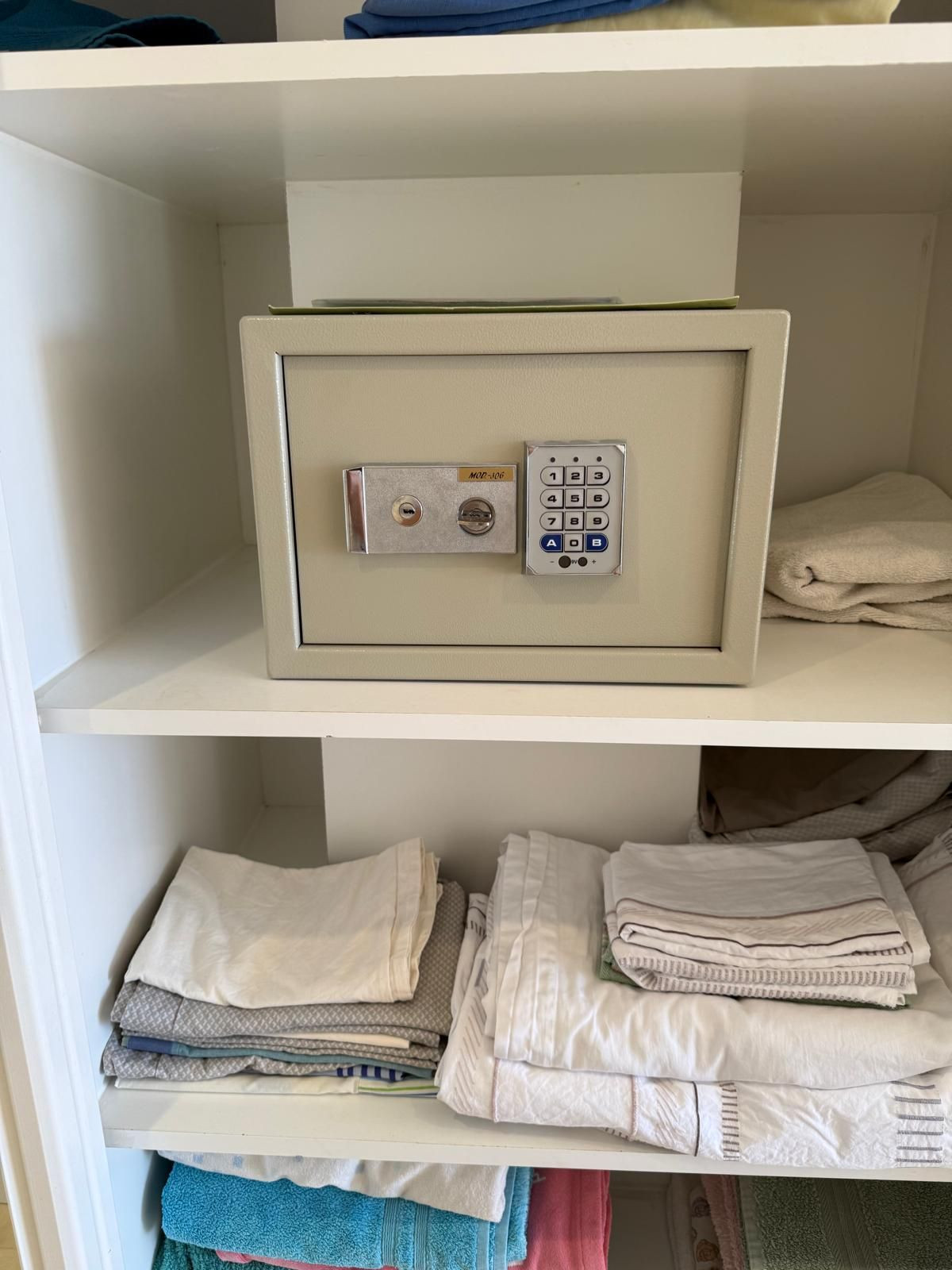 2 Bed Apartment for sale in Benahavís Costa Del Sol, Málaga, Spain