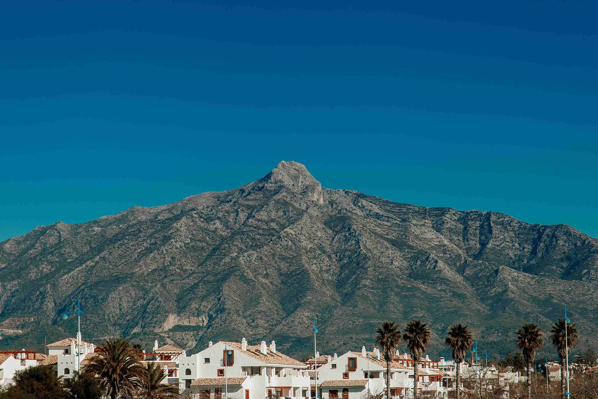 2 Bed Apartment for sale in San Pedro De Alcántara Costa Del Sol, Málaga, Spain