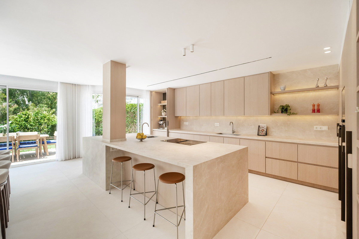 4 Bed Townhouse for sale in La Quinta Costa Del Sol, Málaga, Spain