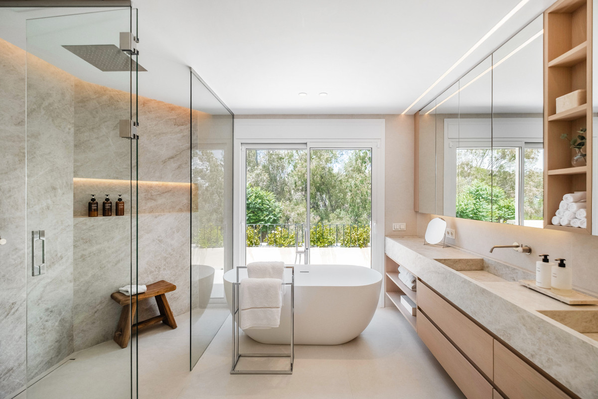 4 Bed Townhouse for sale in La Quinta Costa Del Sol, Málaga, Spain