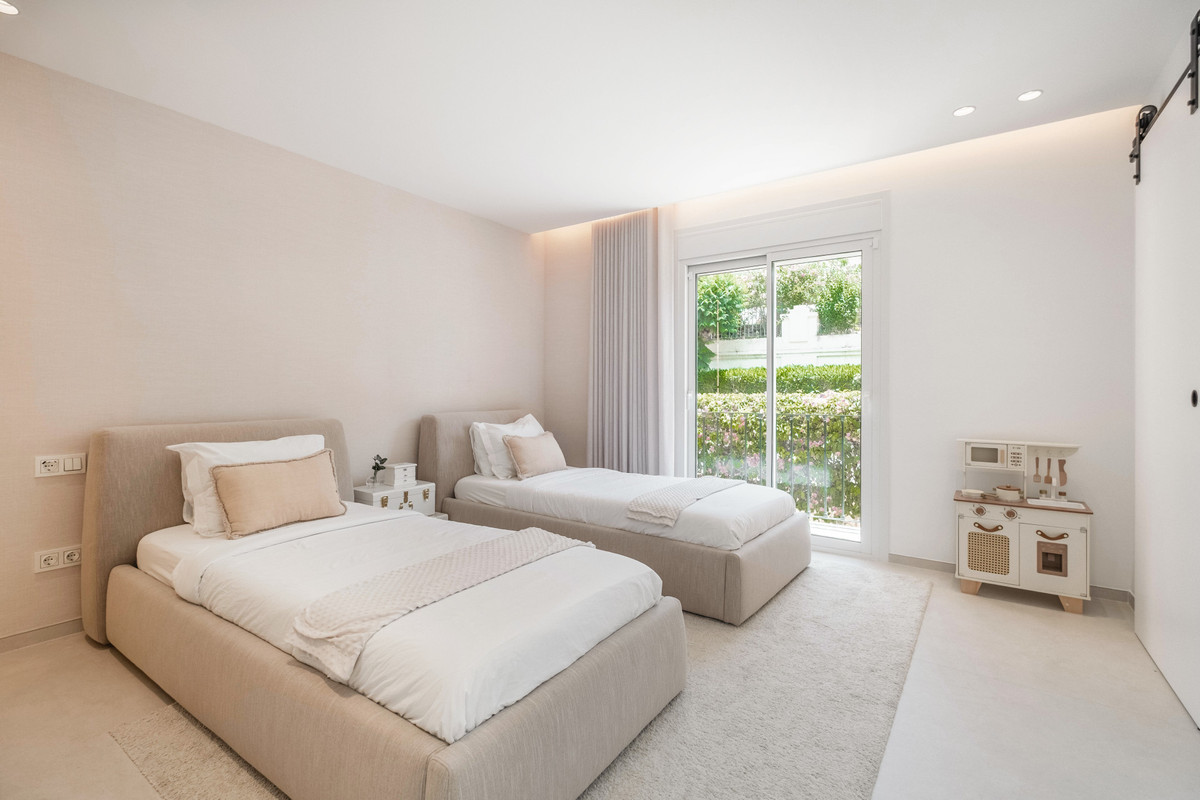 4 Bed Townhouse for sale in La Quinta Costa Del Sol, Málaga, Spain