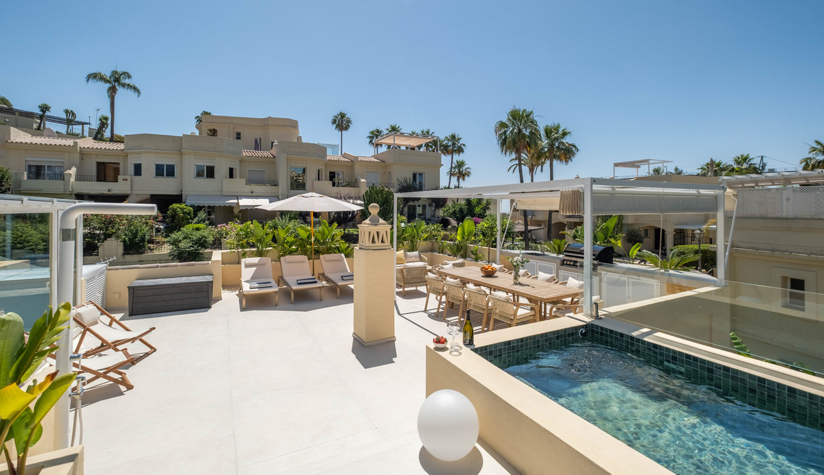 4 Bed Townhouse for sale in La Quinta Costa Del Sol, Málaga, Spain
