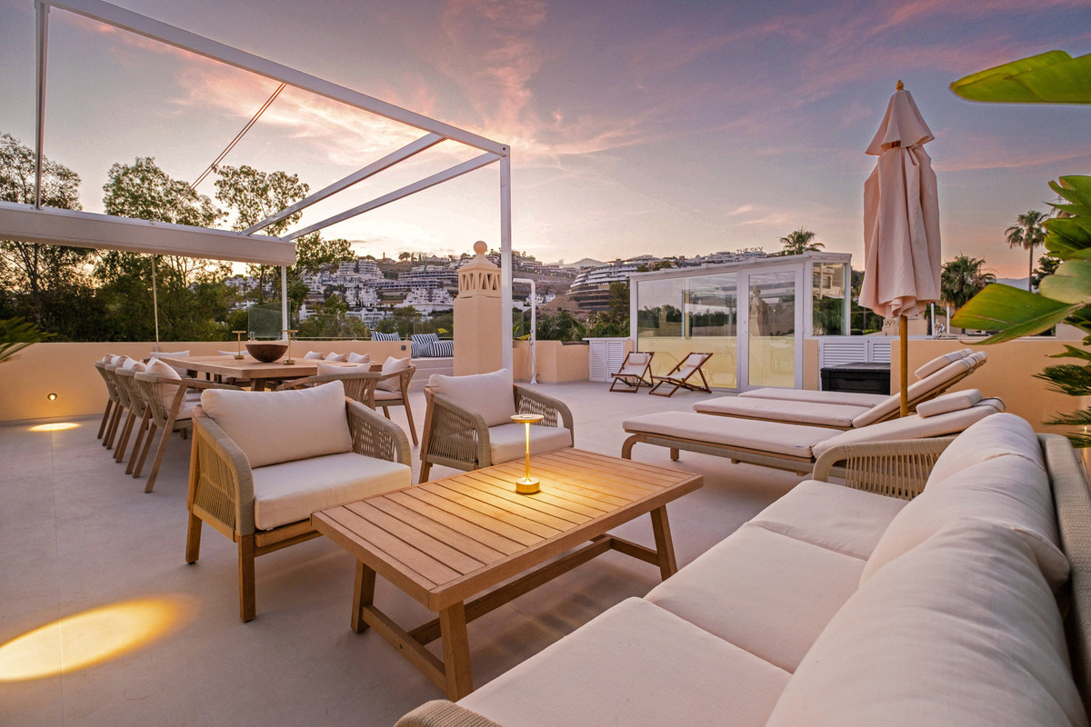 4 Bed Townhouse for sale in La Quinta Costa Del Sol, Málaga, Spain