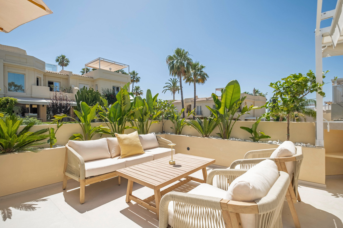 4 Bed Townhouse for sale in La Quinta Costa Del Sol, Málaga, Spain