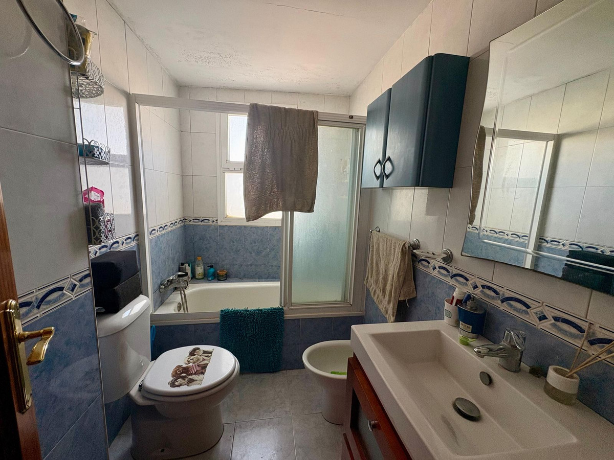 Se vende Apartamento Planta Media de 3 dormitorios en Costa Del Sol, Málaga, España