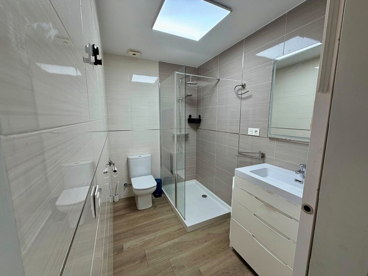 Se vende Apartamento Planta Media de 2 dormitorios en Costa Del Sol, Málaga, España