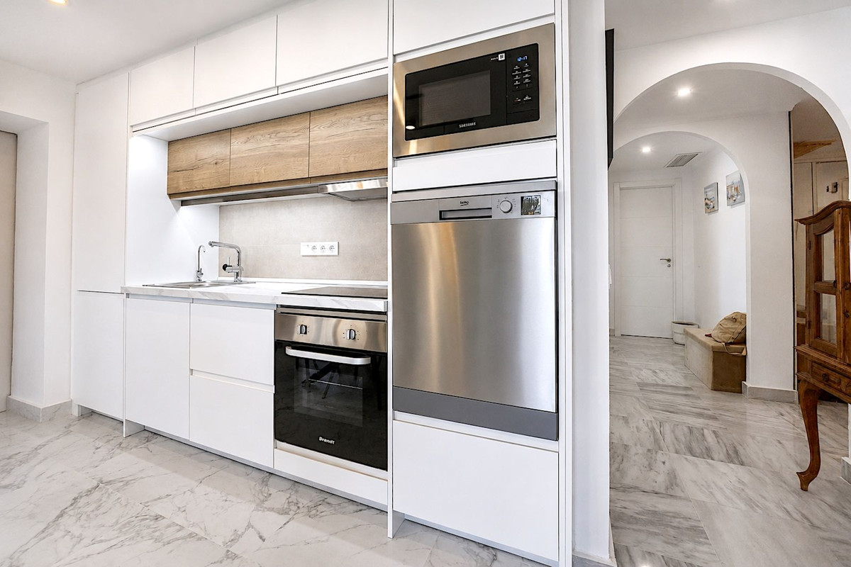 3 Bed Apartment for sale in Nueva Andalucía Costa Del Sol, Málaga, Spain
