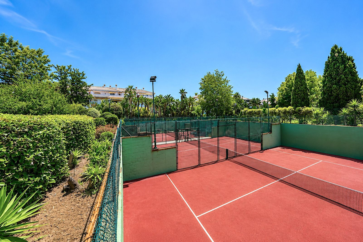3 Bed Apartment for sale in Nueva Andalucía Costa Del Sol, Málaga, Spain