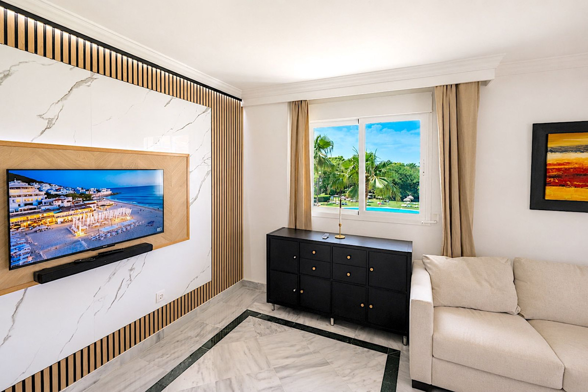 3 Bed Apartment for sale in Nueva Andalucía Costa Del Sol, Málaga, Spain