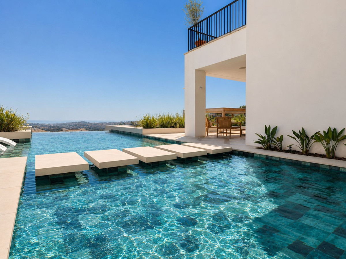 5 Bed Townhouse for sale in La Quinta Costa Del Sol, Málaga, Spain