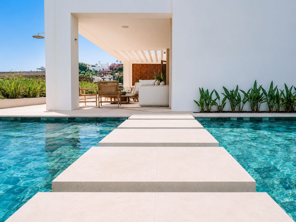 5 Bed Townhouse for sale in La Quinta Costa Del Sol, Málaga, Spain