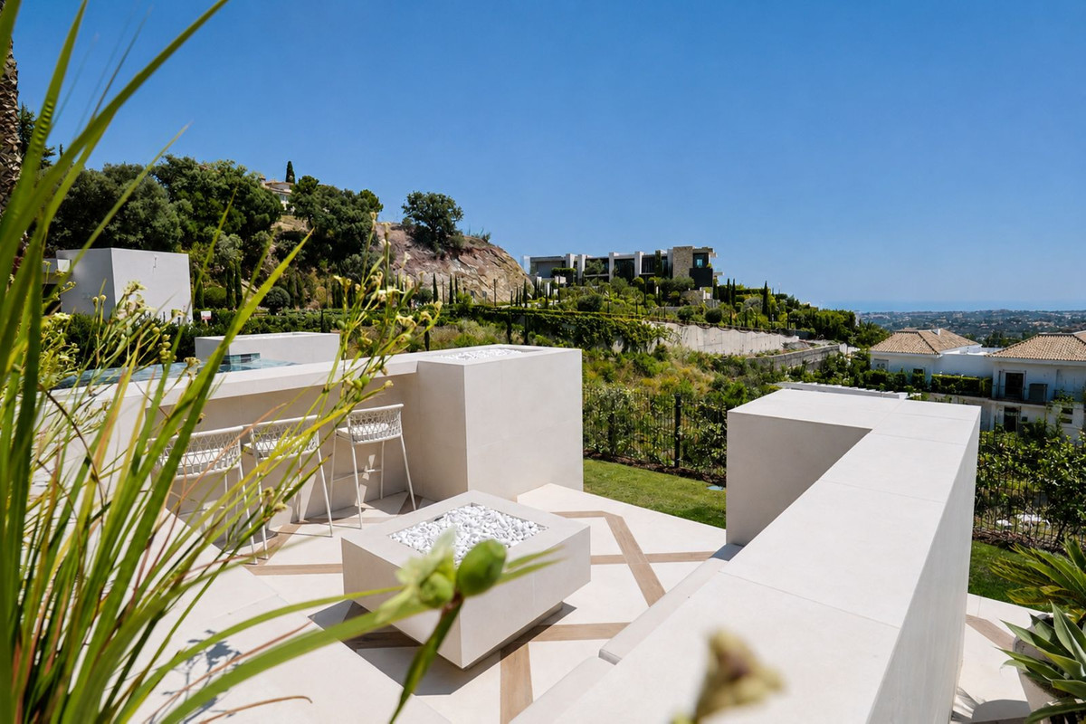 5 Bed Townhouse for sale in La Quinta Costa Del Sol, Málaga, Spain