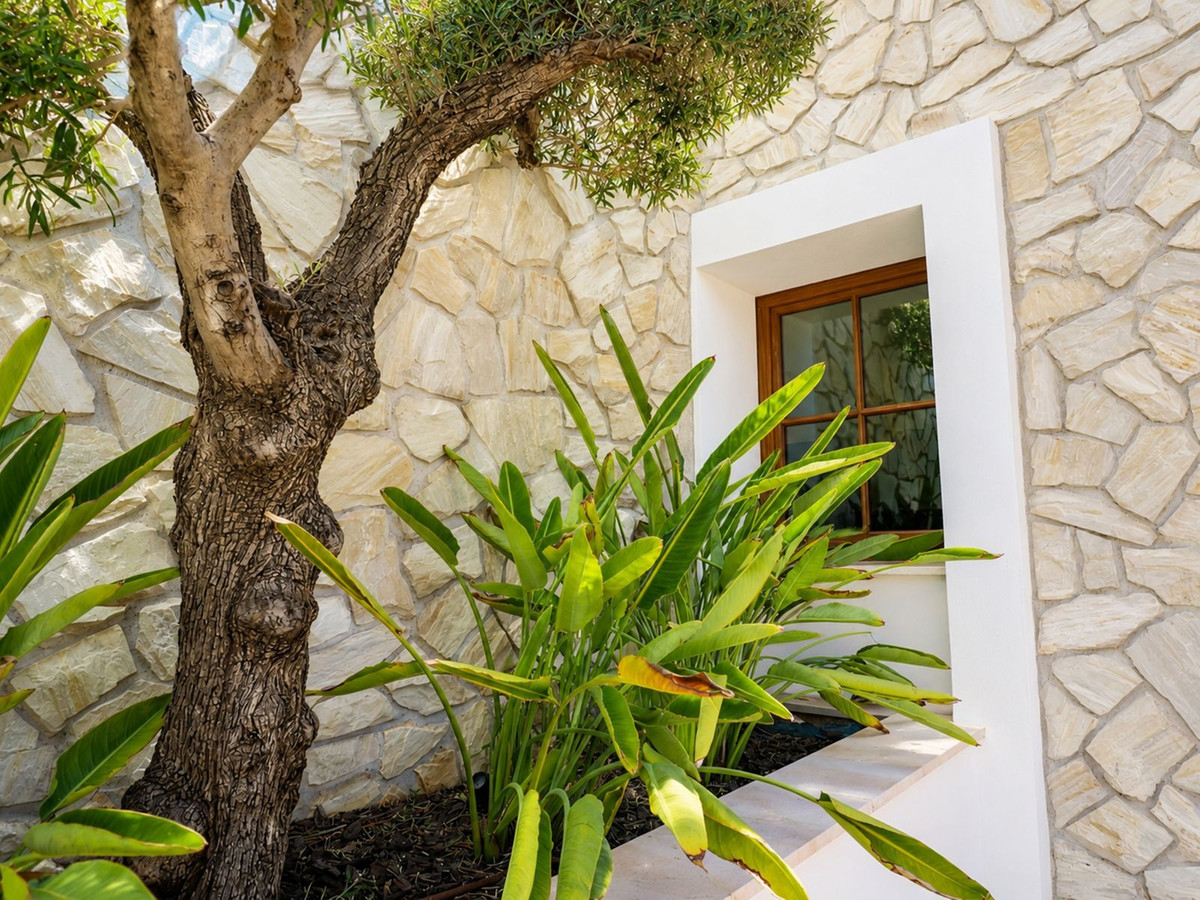 5 Bed Townhouse for sale in La Quinta Costa Del Sol, Málaga, Spain