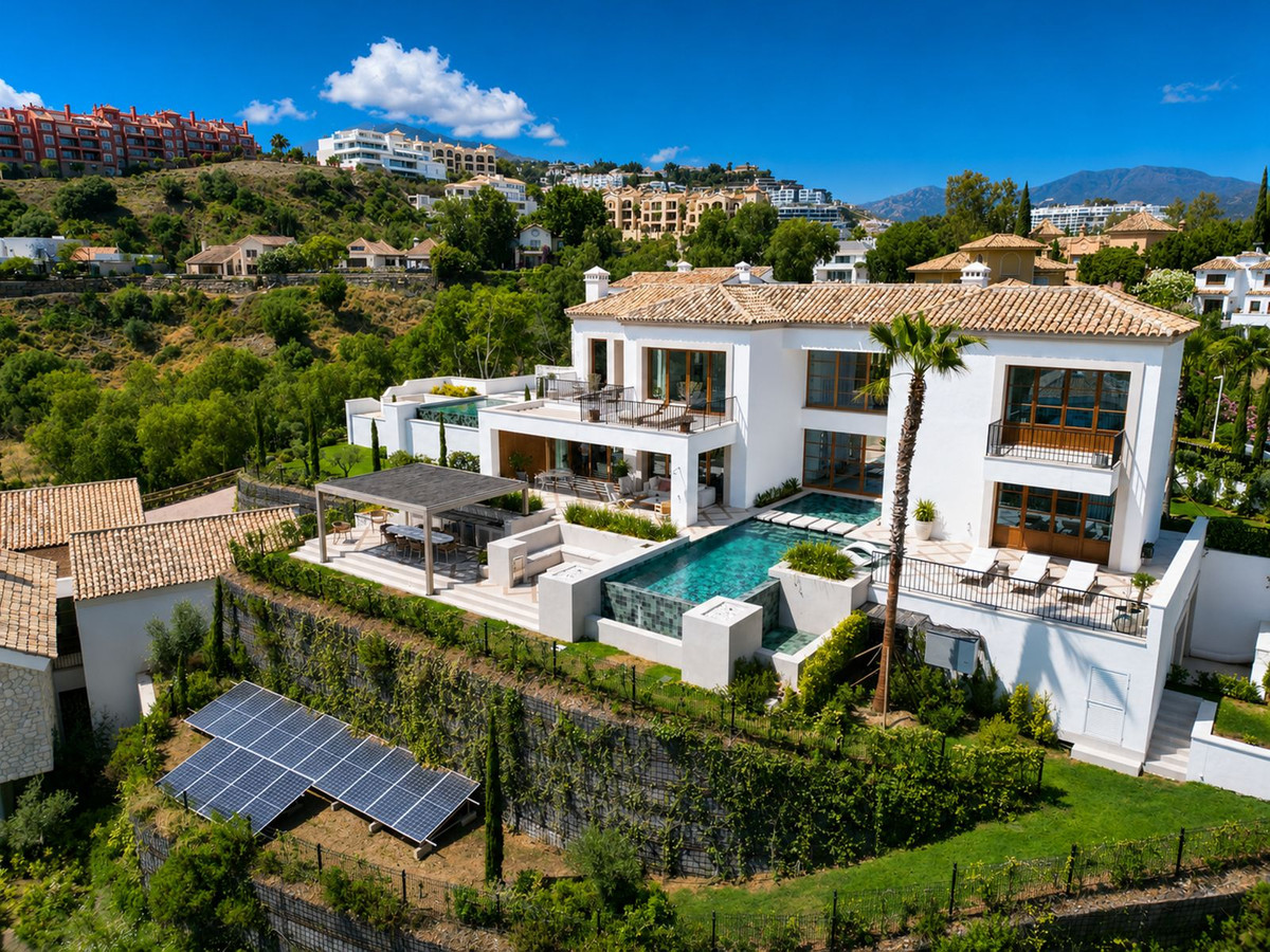 5 Bed Townhouse for sale in La Quinta Costa Del Sol, Málaga, Spain
