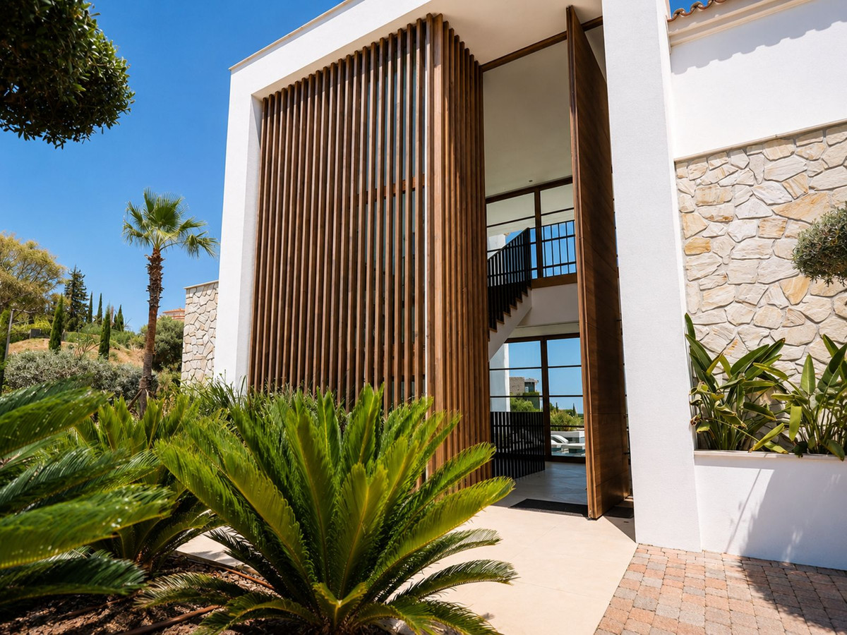 5 Bed Townhouse for sale in La Quinta Costa Del Sol, Málaga, Spain