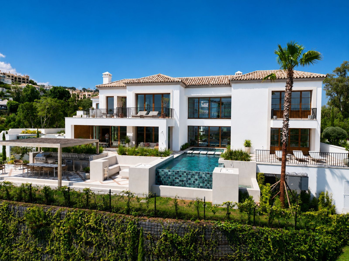 5 Bed Townhouse for sale in La Quinta Costa Del Sol, Málaga, Spain