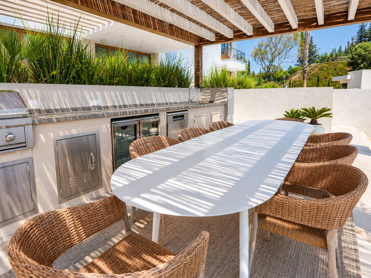 5 Bed Townhouse for sale in La Quinta Costa Del Sol, Málaga, Spain