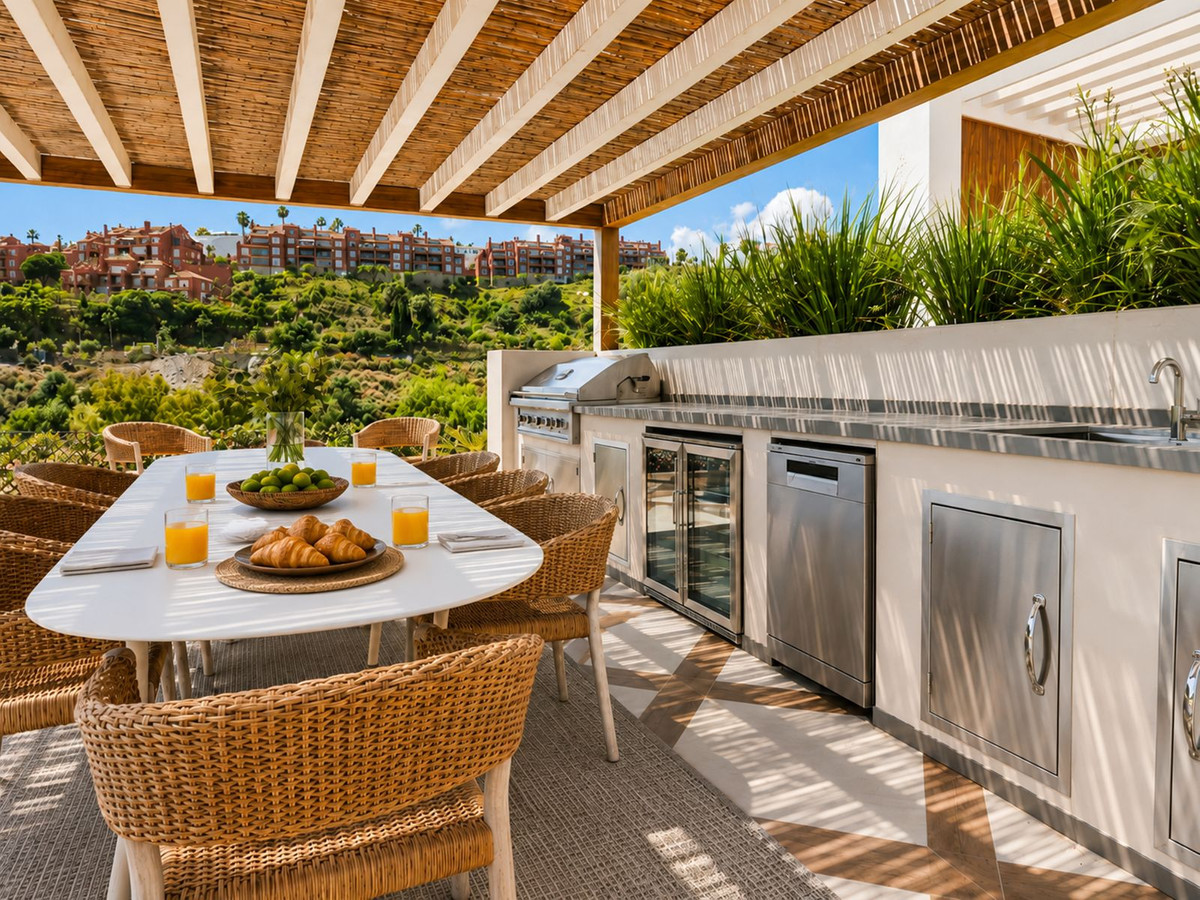 5 Bed Townhouse for sale in La Quinta Costa Del Sol, Málaga, Spain