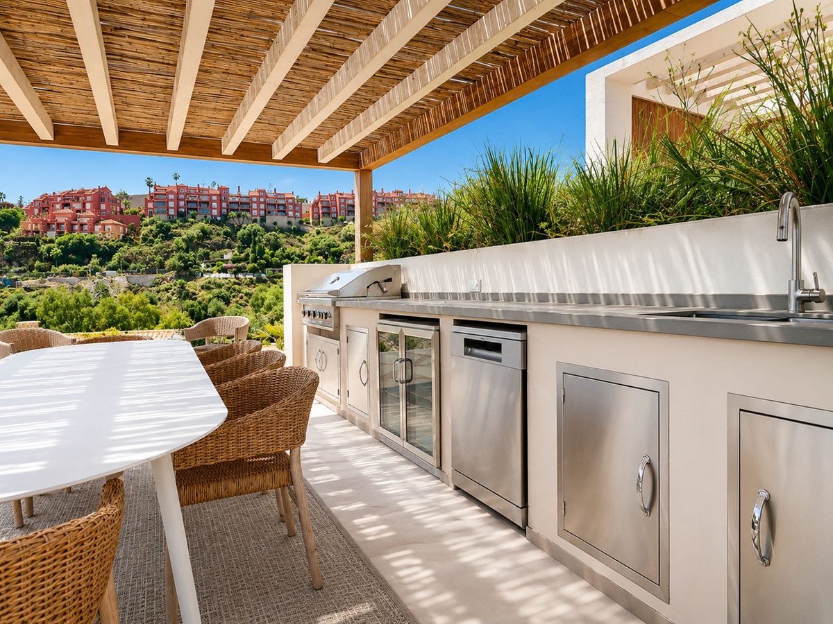 5 Bed Townhouse for sale in La Quinta Costa Del Sol, Málaga, Spain