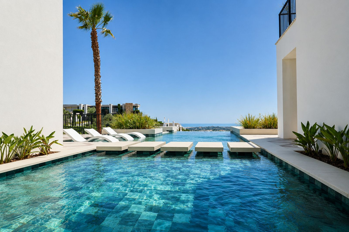 5 Bed Townhouse for sale in La Quinta Costa Del Sol, Málaga, Spain