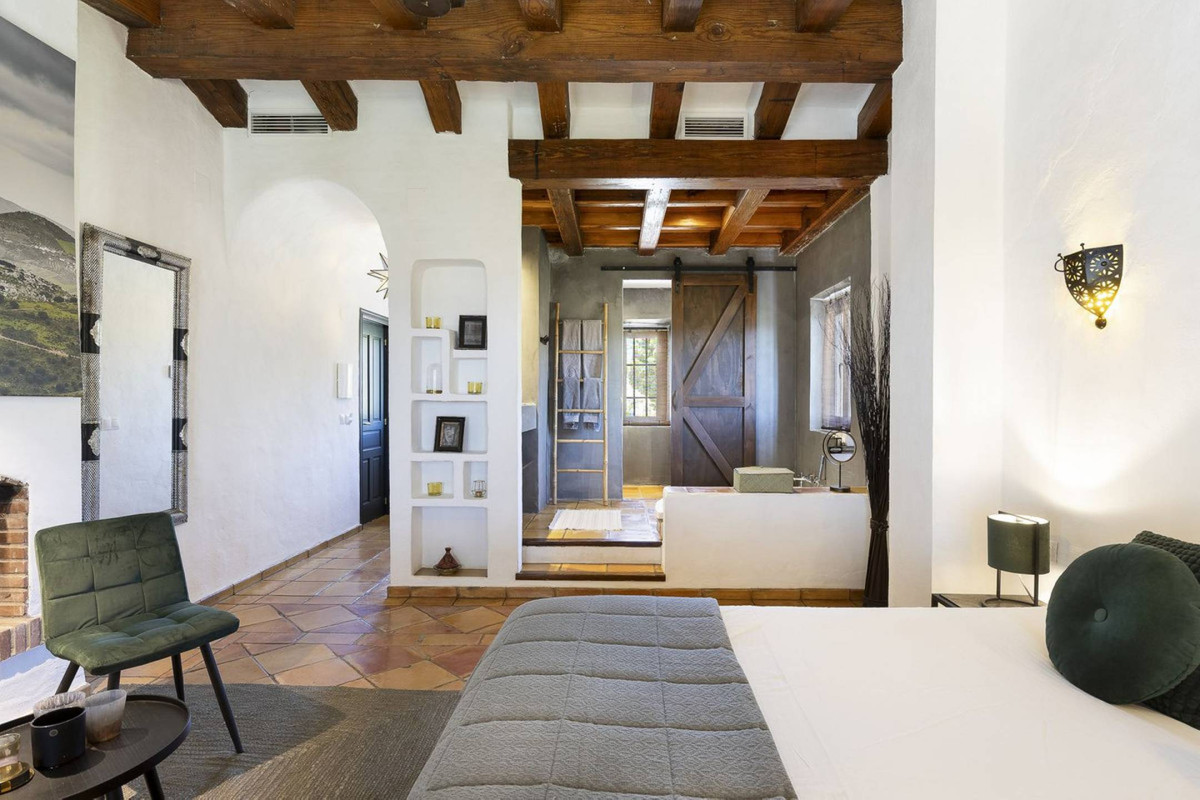 13 Bed Commercial unit for sale in Villanueva De La Concepcion Costa Del Sol, Málaga, Spain