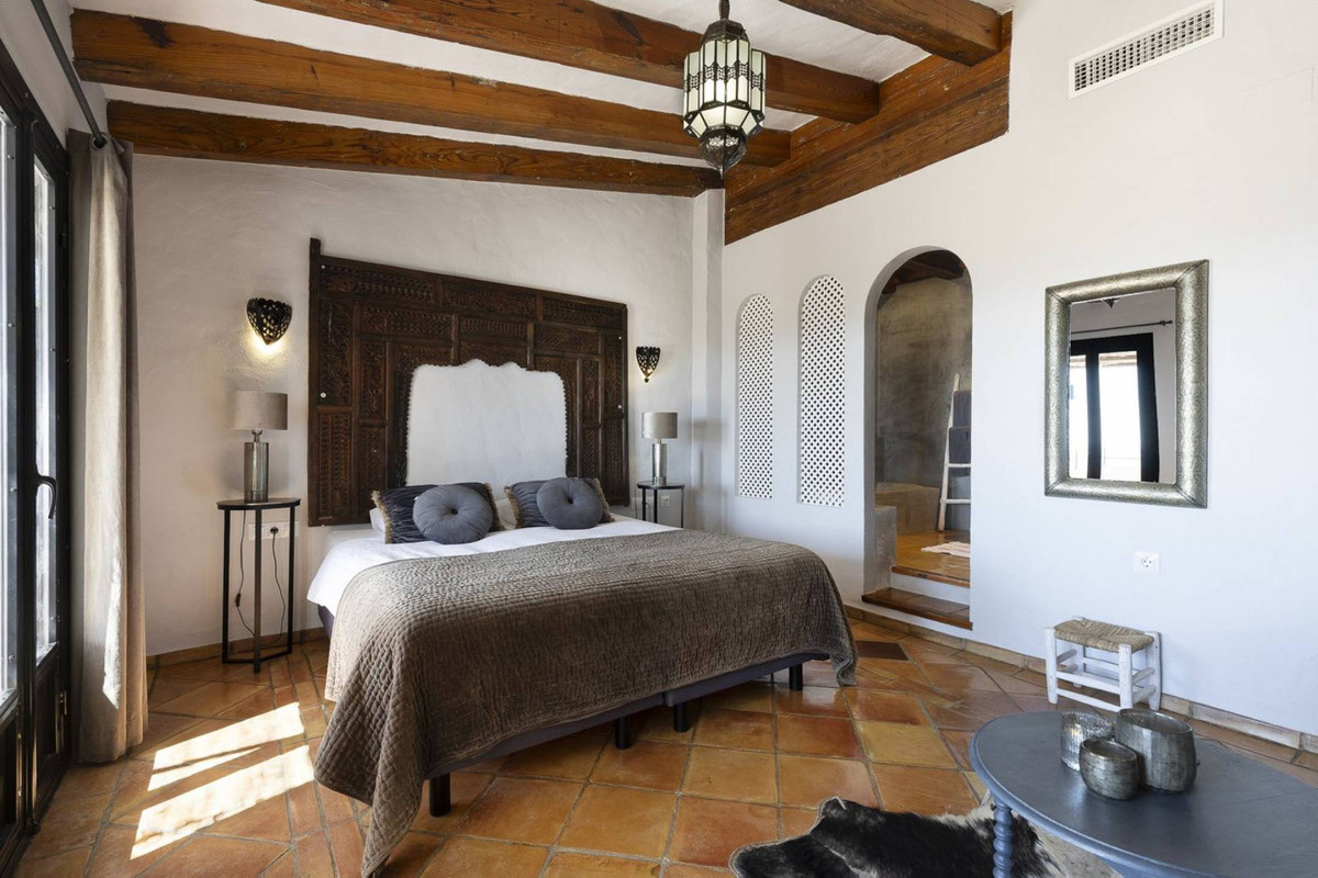 13 Bed Commercial unit for sale in Villanueva De La Concepcion Costa Del Sol, Málaga, Spain