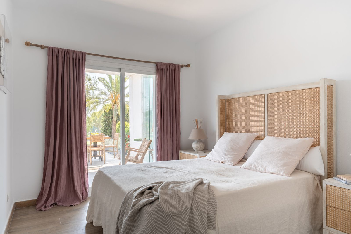 2 Bed Apartment for sale in Nueva Andalucía Costa Del Sol, Málaga, Spain