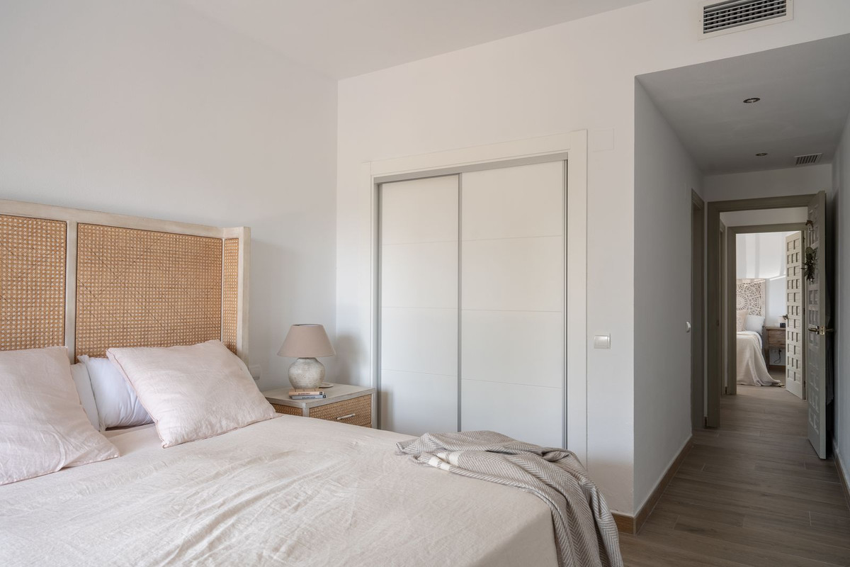 2 Bed Apartment for sale in Nueva Andalucía Costa Del Sol, Málaga, Spain