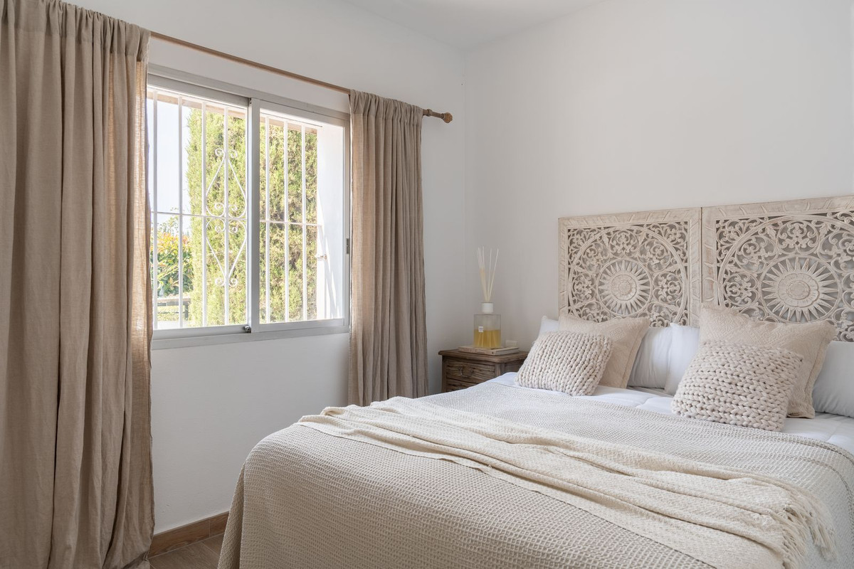 2 Bed Apartment for sale in Nueva Andalucía Costa Del Sol, Málaga, Spain