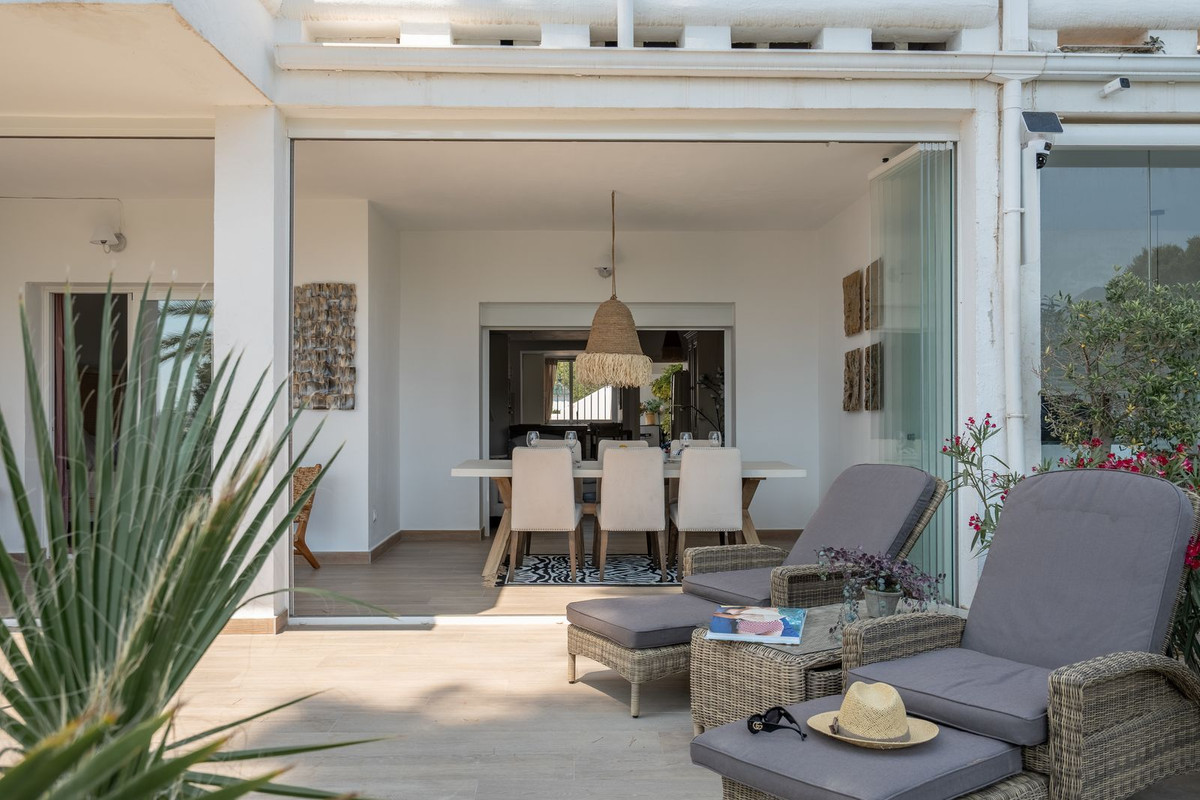 2 Bed Apartment for sale in Nueva Andalucía Costa Del Sol, Málaga, Spain