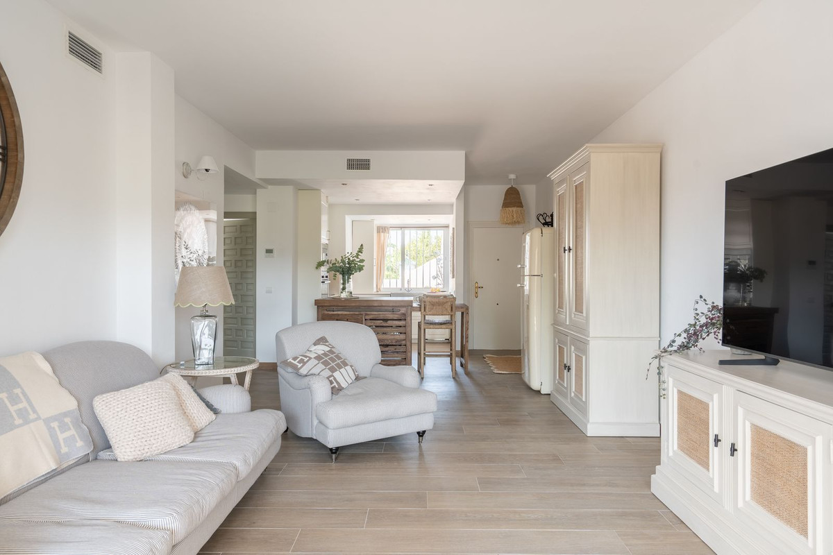2 Bed Apartment for sale in Nueva Andalucía Costa Del Sol, Málaga, Spain
