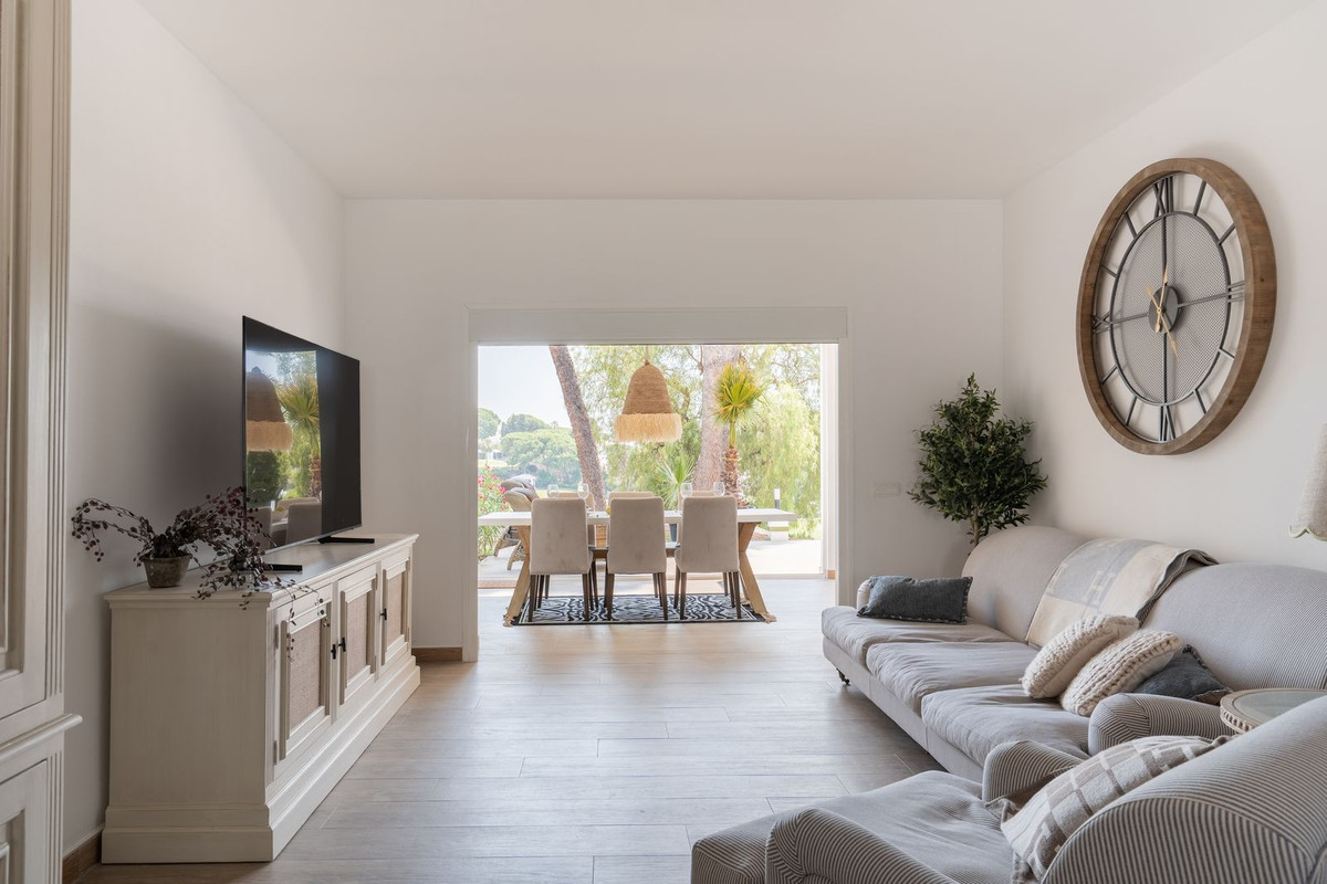 2 Bed Apartment for sale in Nueva Andalucía Costa Del Sol, Málaga, Spain