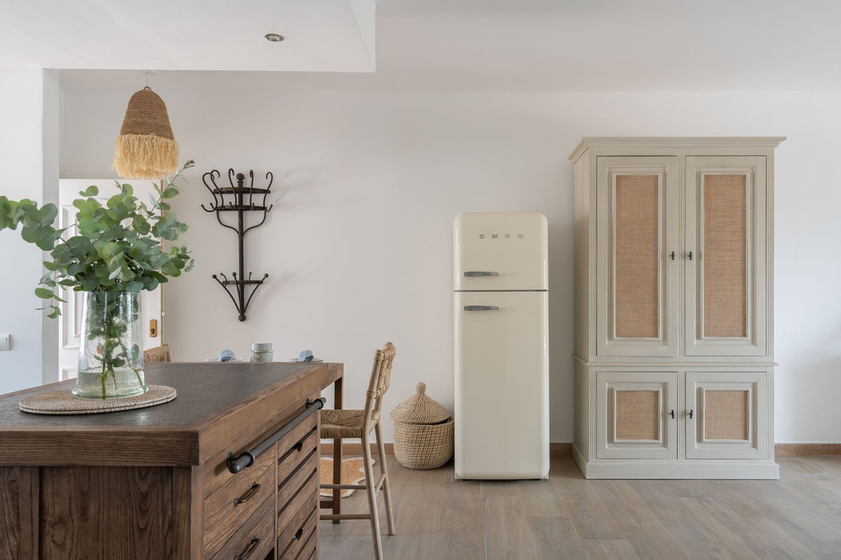 2 Bed Apartment for sale in Nueva Andalucía Costa Del Sol, Málaga, Spain