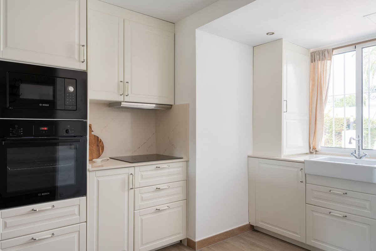 2 Bed Apartment for sale in Nueva Andalucía Costa Del Sol, Málaga, Spain