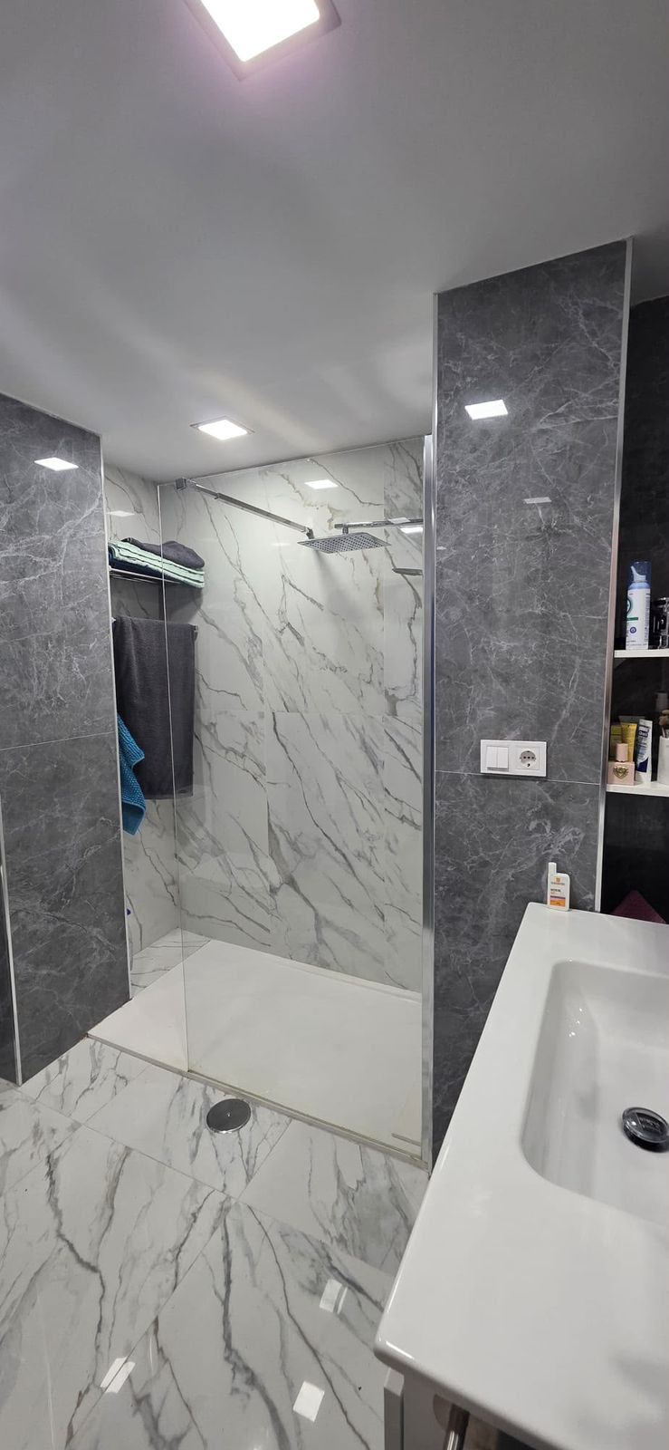 Se vende Apartamento Planta Media de 2 dormitorios en Costa Del Sol, Málaga, España