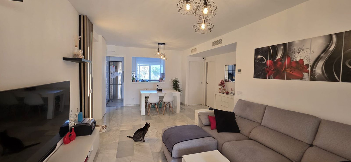 Se vende Apartamento Planta Media de 2 dormitorios en Costa Del Sol, Málaga, España