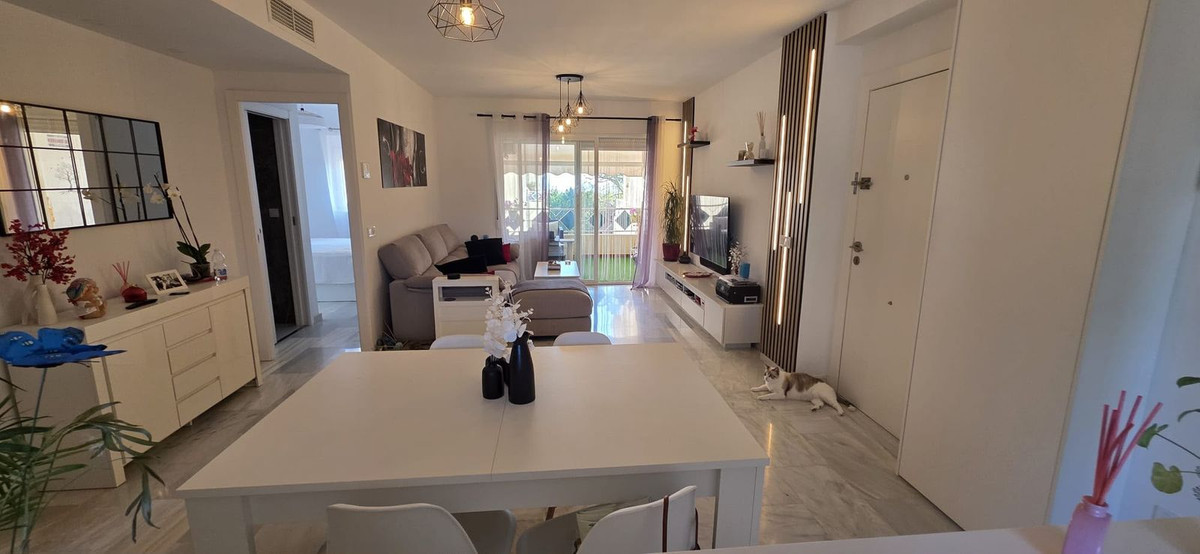 Se vende Apartamento Planta Media de 2 dormitorios en Costa Del Sol, Málaga, España