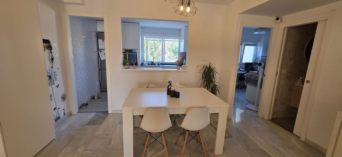 Se vende Apartamento Planta Media de 2 dormitorios en Costa Del Sol, Málaga, España