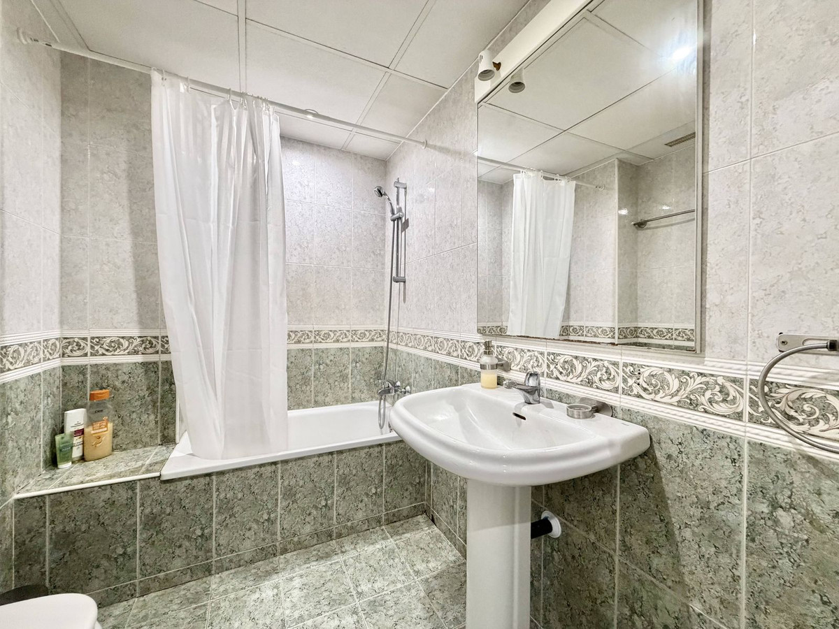 Se vende Apartamento Planta Baja de 4 dormitorios en Costa Del Sol, Málaga, España