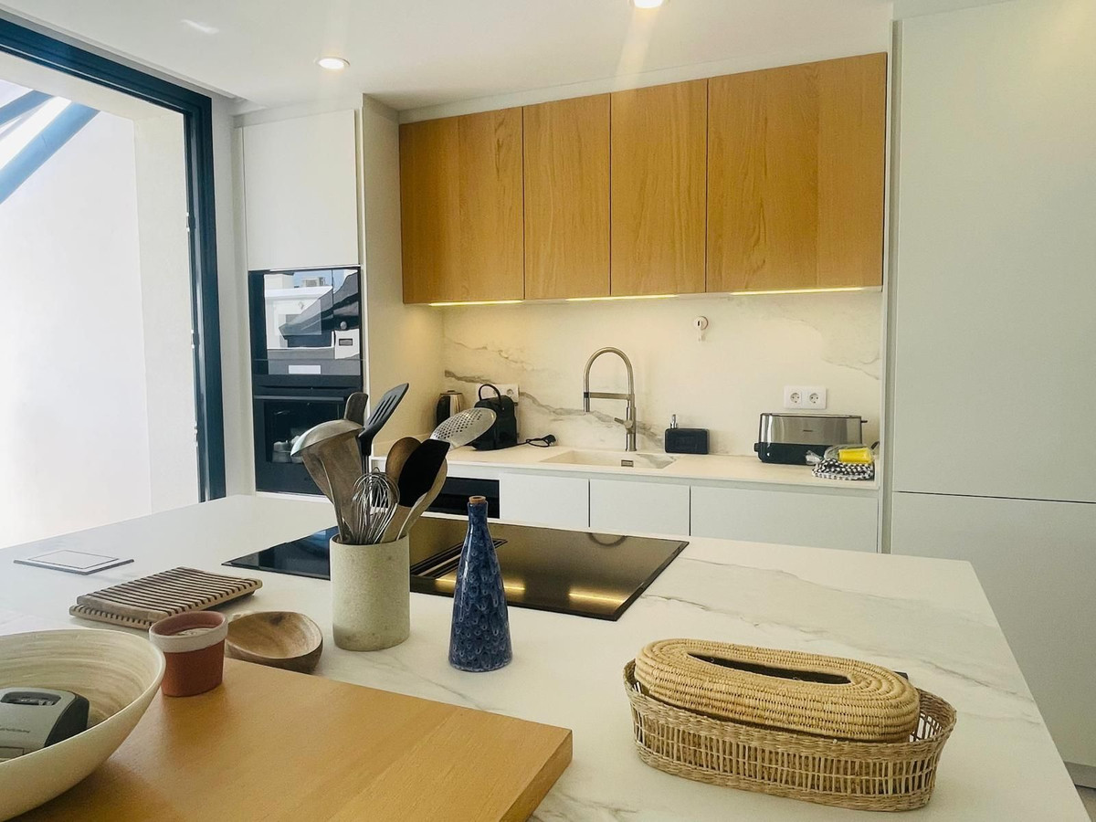 3 Bed Apartment for sale in Fuengirola Costa Del Sol, Málaga, Spain