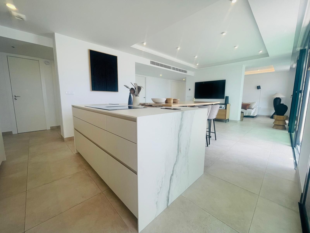 3 Bed Apartment for sale in Fuengirola Costa Del Sol, Málaga, Spain