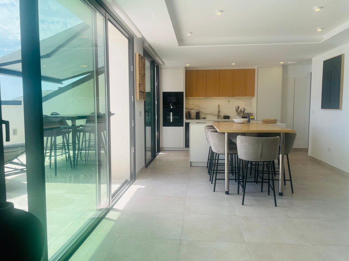 3 Bed Apartment for sale in Fuengirola Costa Del Sol, Málaga, Spain
