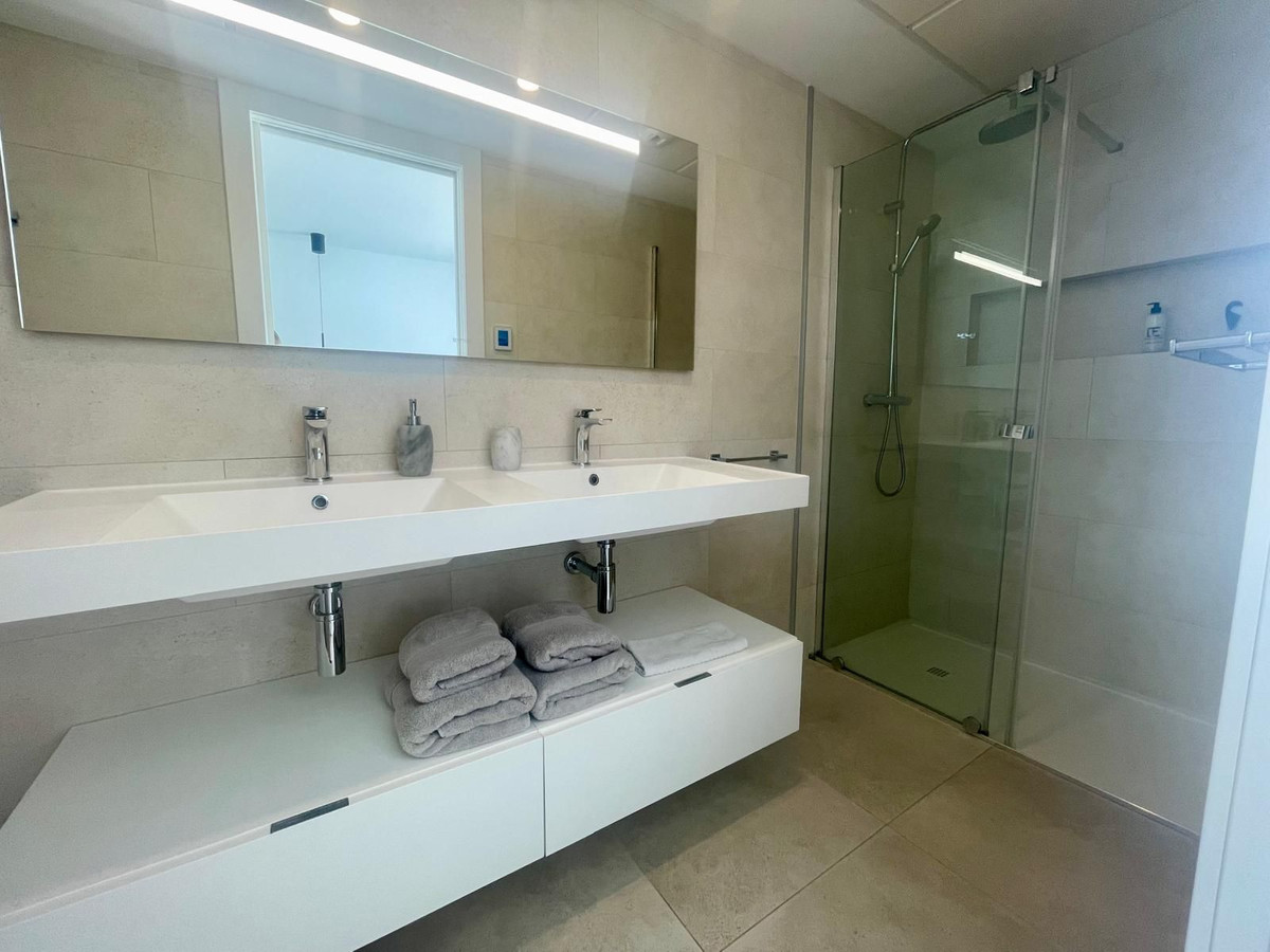 3 Bed Apartment for sale in Fuengirola Costa Del Sol, Málaga, Spain
