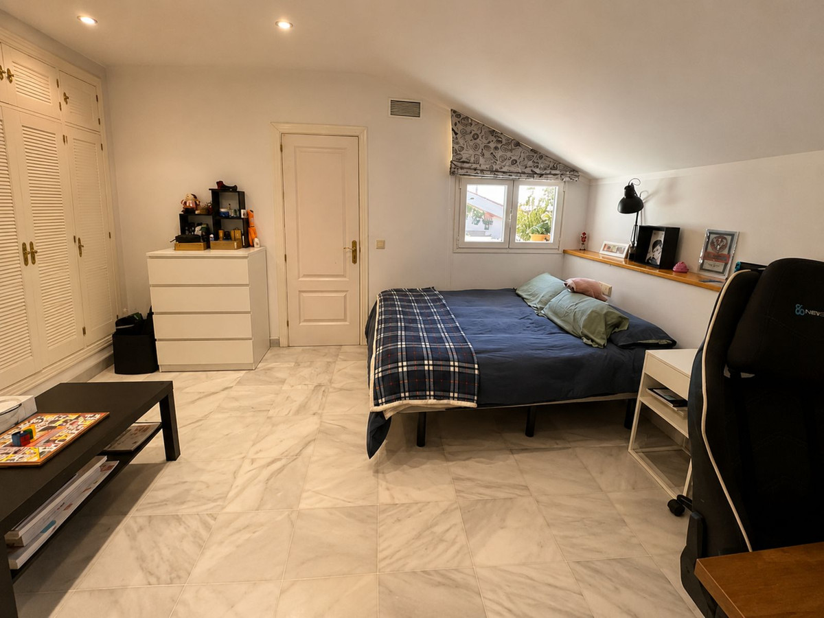 4 Bed Apartment for sale in Marbella Costa Del Sol, Málaga, Spain