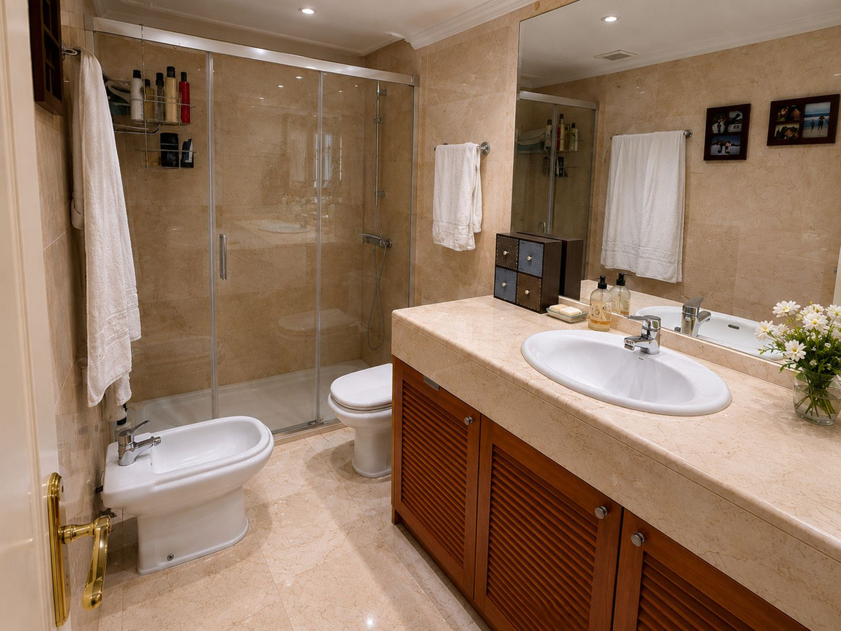 4 Bed Apartment for sale in Marbella Costa Del Sol, Málaga, Spain