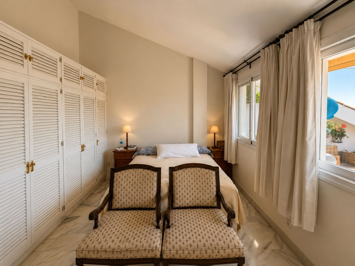 4 Bed Apartment for sale in Marbella Costa Del Sol, Málaga, Spain