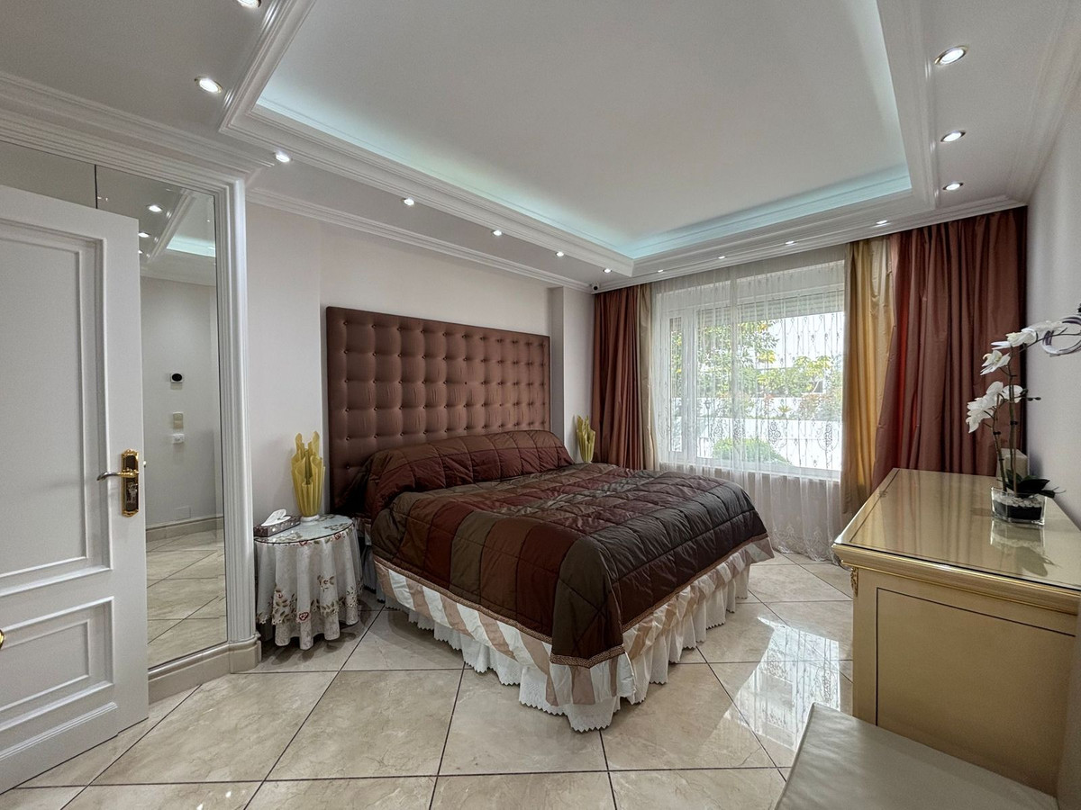 3 Bed Apartment for sale in Puerto Banús Costa Del Sol, Málaga, Spain